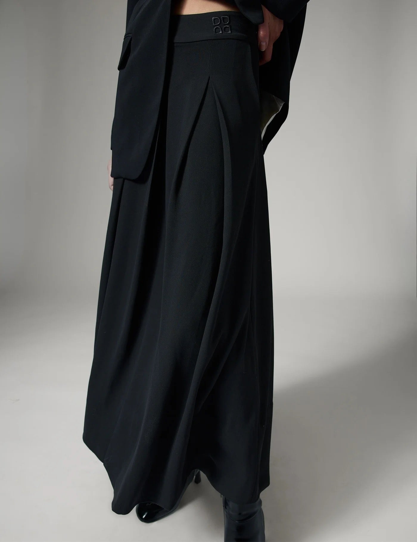 Chai Classic Gabardine Kjol