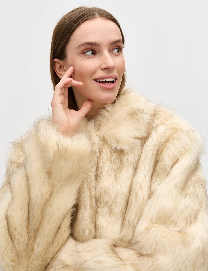 Corvia Faux Fur Jacka