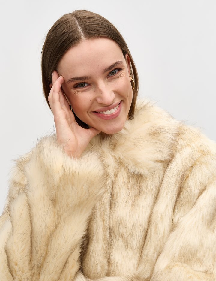 Corvia Faux Fur Jacka